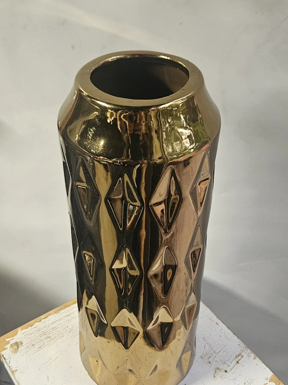 Source Unknown Gold Geometric Reflective Vase